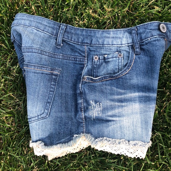 Mossimo High Waist Jean Shorts Crochet Trim Size 2 - Picture 4 of 6